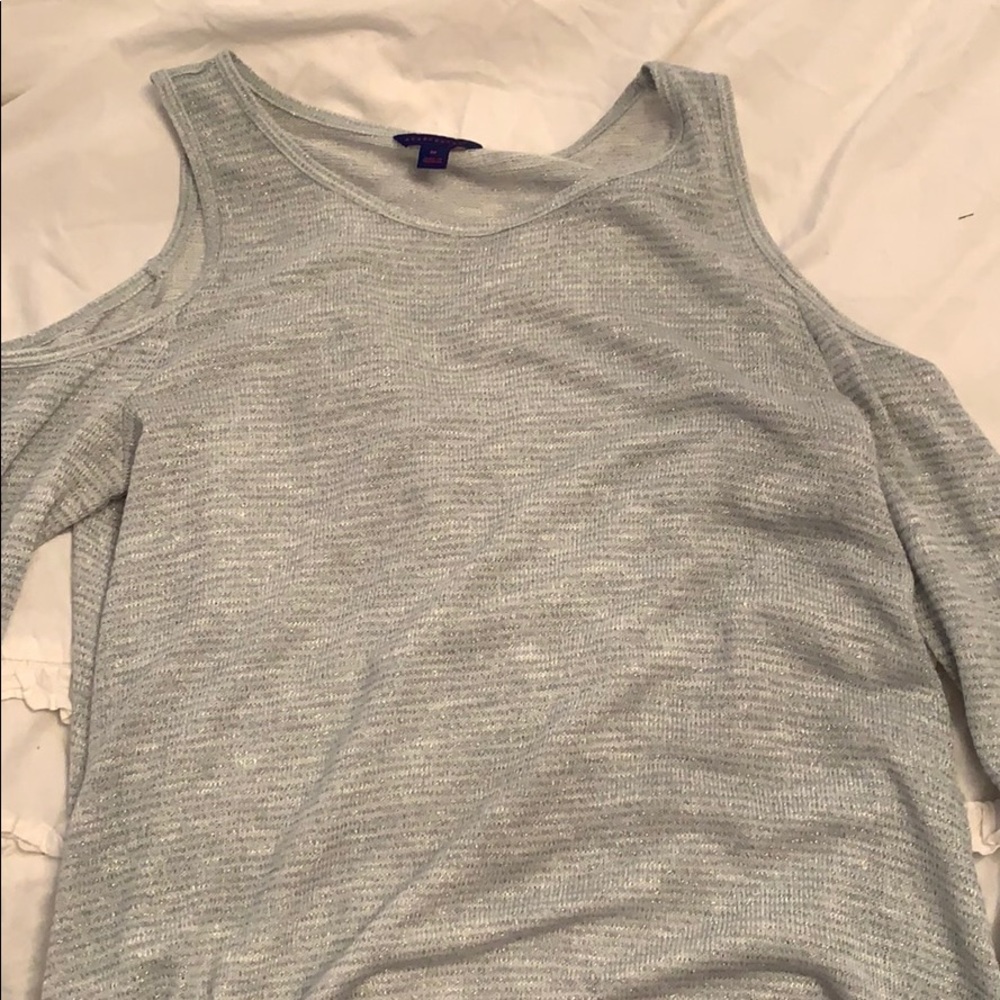 shirt w holes in shoulder